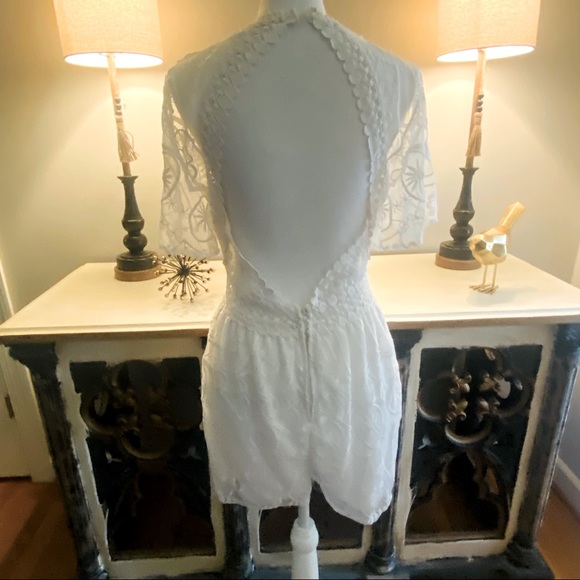 2/$40 Mi Ami White Lace Overlay Short Jumper Jumpsuit M - Picture 6 of 10